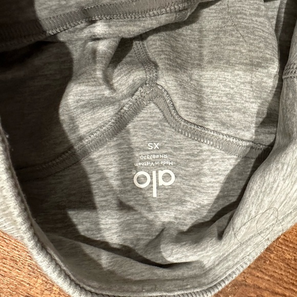 ALO leggings - size XS in Heather grey - Picture 2 of 3